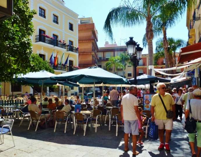 https://almunecarinfo.com/wp-content/uploads/2016/02/Almunecar-Around-Town-Plaza-Welcome-Tour-site.jpg?utm_source=chatgpt.com