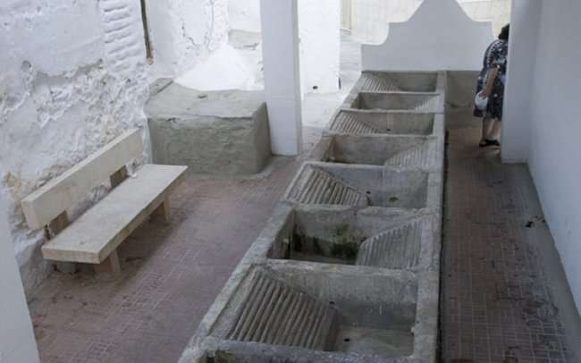 Itrabo Lavadero historic public laundry and fountain La Carenata img source TuGranada