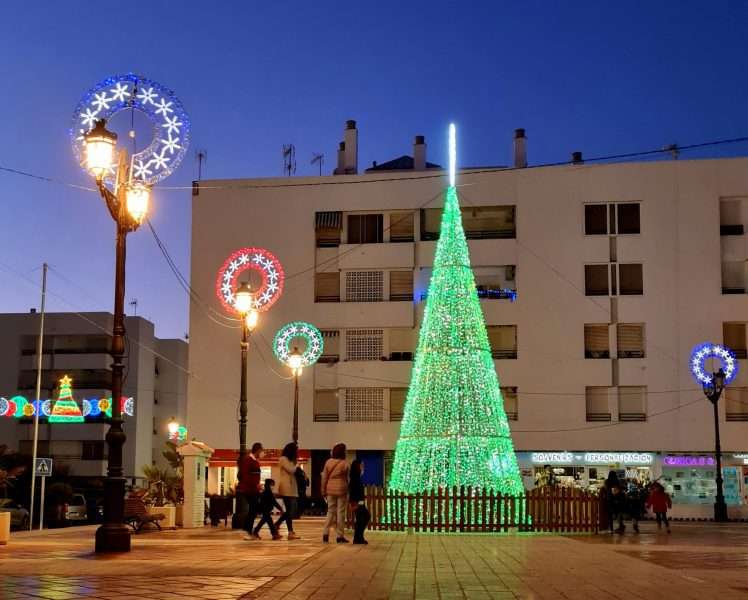 There are plenty of things to enjoy for Christmas La Herradura Spain! Visit the nativity scene, take part in the fun and enjoy the holidays. Read more on Almunecarinfo.com